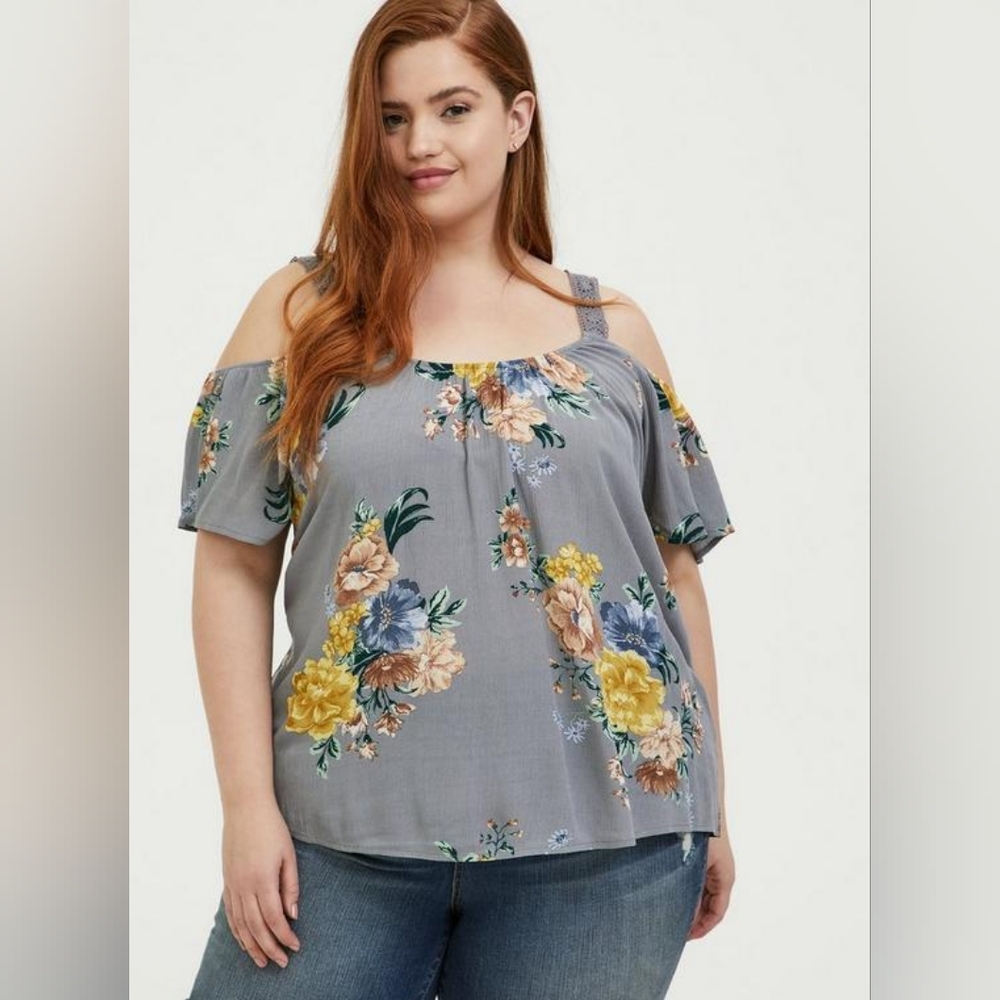 Size 2 Torrid Gray Gauze Cold Shoulder Top